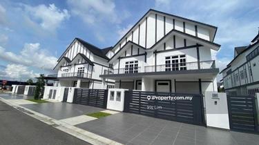 Unblock View fully renovated 2.5 storey  1