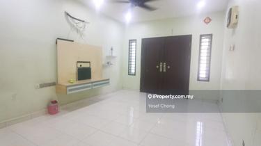 Cheap Larkin Townhouse in Good Condition for Sale 1