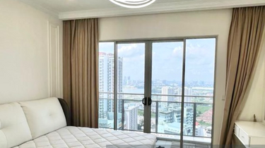 Big balcony with lake view, fully furnished with build in wardrobe  1