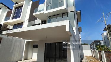 Few corner and endlot units are available in mutiara villa kajang. 1