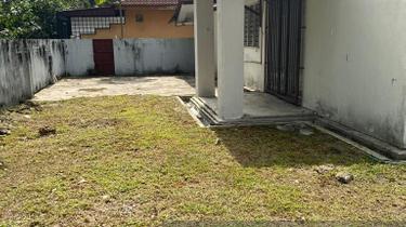 Double storey corner hse ample parking space walking distance to shops 1