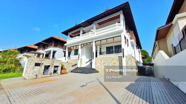 2.5 storey bungalow with lift/ elevator. 1