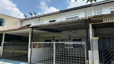Freehold Double Storey Terrace Lowcost at Taman Perwira Jaya Kluang 1