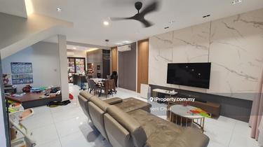 Limited move in condition, fully extended, fully renovated 2sty unit! 1
