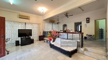 Spacious Corner Lot in Excellent Condition, Generous Living Space 1