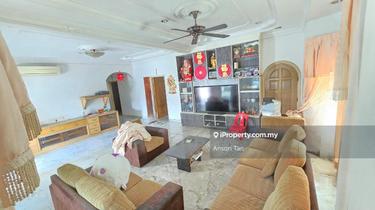 Below Market Corner Unit Prime Area More Than 7 Parking lot 1