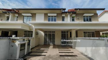 Nice 2 storey house must view! 1