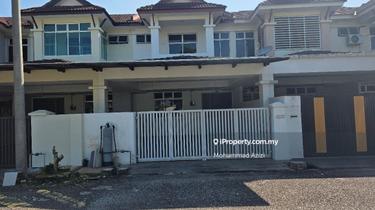 Teres 2 tingkat taman shahzan fully renovated open facing Freehold  1
