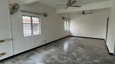 Double storey Endlot house with gated & guarded at USJ 4 for sale 1