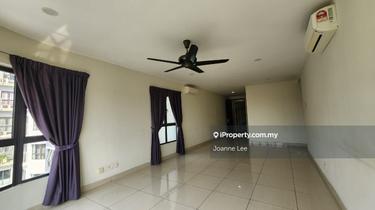 Well Maintained unit with 2 car parks 1