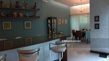 Privately located, endlot with extra garden, large kitchen n dining  1