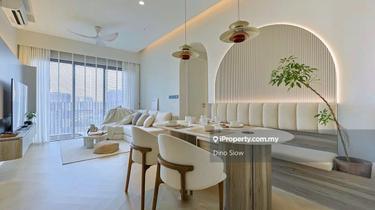 Tastefully Renovated With Smart Home System, Walking to LRT 1