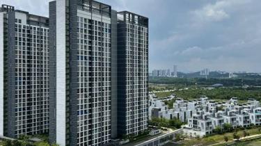 Lakefront Home Residence below market price  1