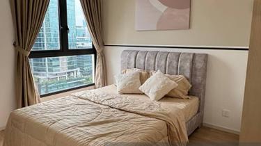 Last 2 units Laurel 2bedroom nears UOA /Mid Valley available! Pm me! 1