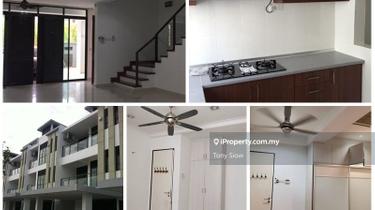 Intermediate Reika  2.5 storey House for Sale 1