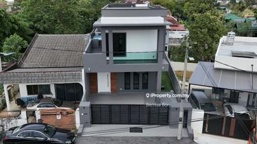 2 storey semi-d. Brand new & fully rebuilt w/ ccc. Quiet street! 1