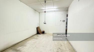 Kitchen Extended, Well Kept Actual Unit More Parking 1