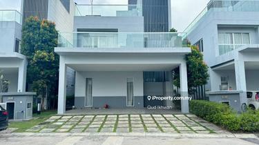 Spacious Private Garden 3 Storey Bungalow Lakefront Villa Cyberjaya 1