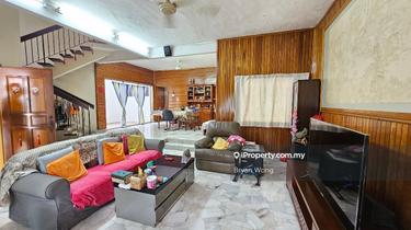 Backyard Garded with Ample Parking Spaces 1