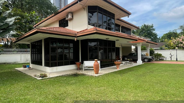 SS 3 Double-Story Bungalow with Spacious Land  1