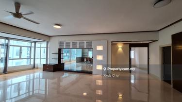 Huge & Modern Condo With Excellent Accessibility 1