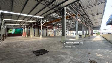 Open Space Warehouse with Overhead Crane 1