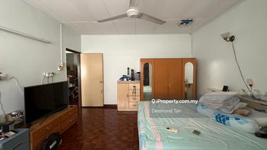 Basic Well-Kept House, Walking Distance to Amenities 1