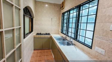 South facing 2.5-storry with full renovation & extension. Move in cond 1