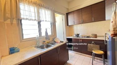 Excellent Condition, Rare Freehold, Quiet & Convenient Living 1