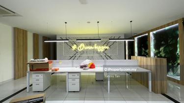 Office with renovation, good condition 1