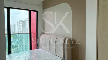 Balcony Room @ D7 available Sept 1