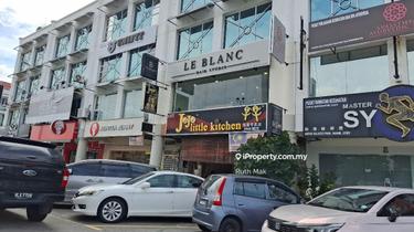 2 adjoining ground floor shop @ Bandar Puteri for rent  1