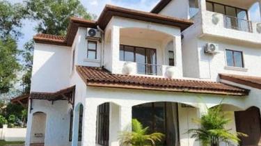 3 Storey Bungalow with pool 1