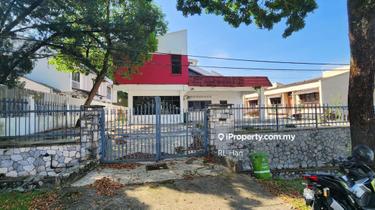Bungalow with ample land, Ideal for Renovation or Rebuild 1