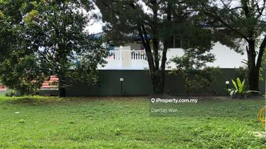 Great location bungalow house with big garden and nice view 1