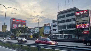 Shoplot for sale along Federal Highway, Petaling Jaya 1
