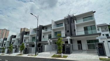 Brand new, 3 storey terrace house for Sale 1