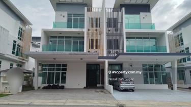 Beautiful 3 Storey Semi-D Clover Garden Residence Cyberjaya For Sale  1
