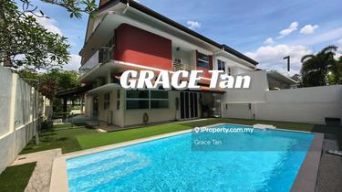 Semi-D house with private swimming pool, face garden!!  1