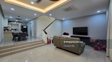 Super Nice Move In House with Renovated & Kitchen Extended  1