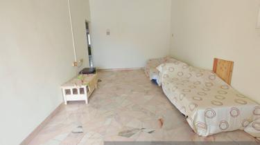 Walking distance to wet market  1