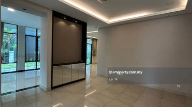 Short drive to LRT, Empire Subang, Sunway & Monash University 1