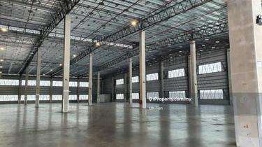 Big Warehouse (44600sf) with Cf & Dock Levellers Loading Bay 1