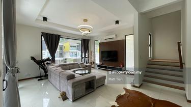 Corner 2.5 storey semi d with well ID renovation and big land  1