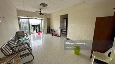 Seri Kembangan, Seri Indah Apartment, top floor unit For Sale Rm210k 1