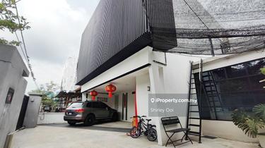 Tastefully modernized 2.5 storey corner house with rooftop garden 1