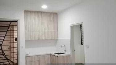 Low Floor Freehold 1
