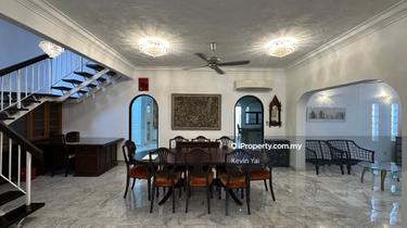 Well Maintained Semi-D House 1