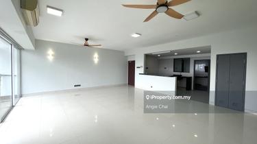 Stylishly Renovated High-Rise Condo, Urban Living Next to MRT 1