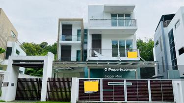 Bungalow with Private Pool and Garden 1